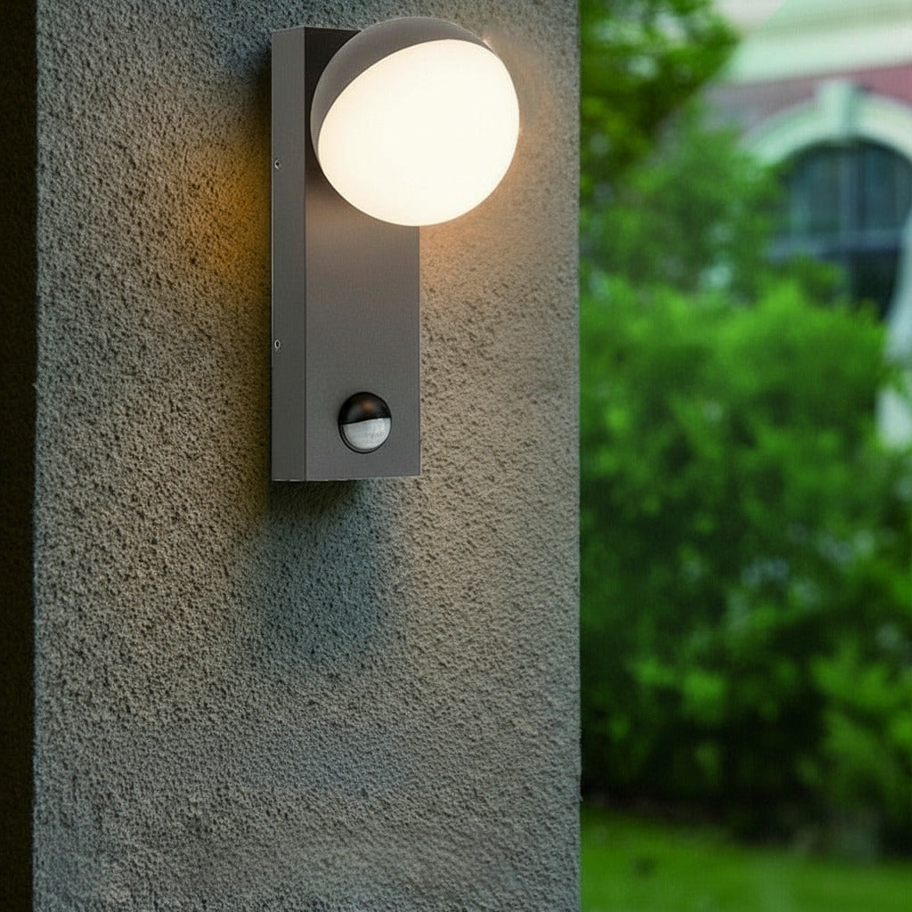LuméOrbis – Iluminação Externa com Sensor de Movimento